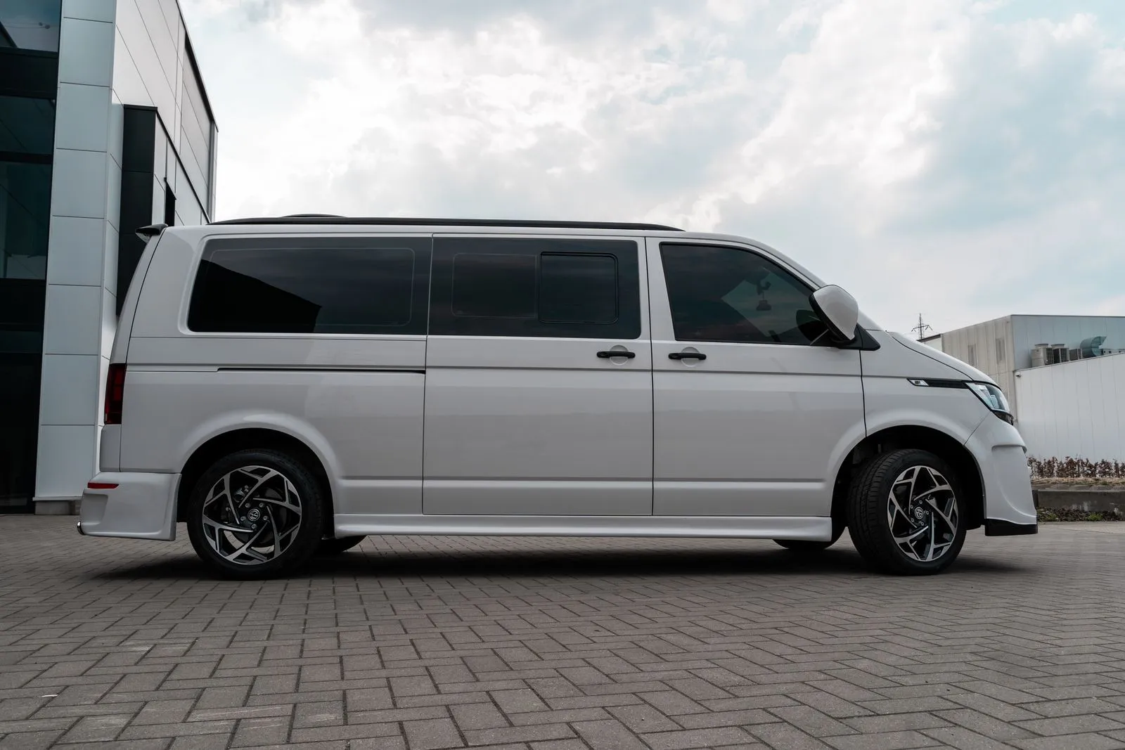 Medium wheelbase commercial panel van